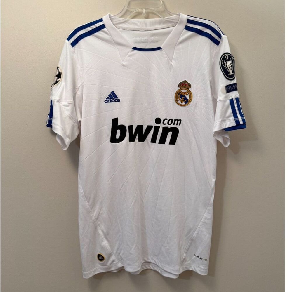 Real Madrid 2010-11 Home Shirt Adidas Soccer Jersey Mesut Ozil #23 Size Medium